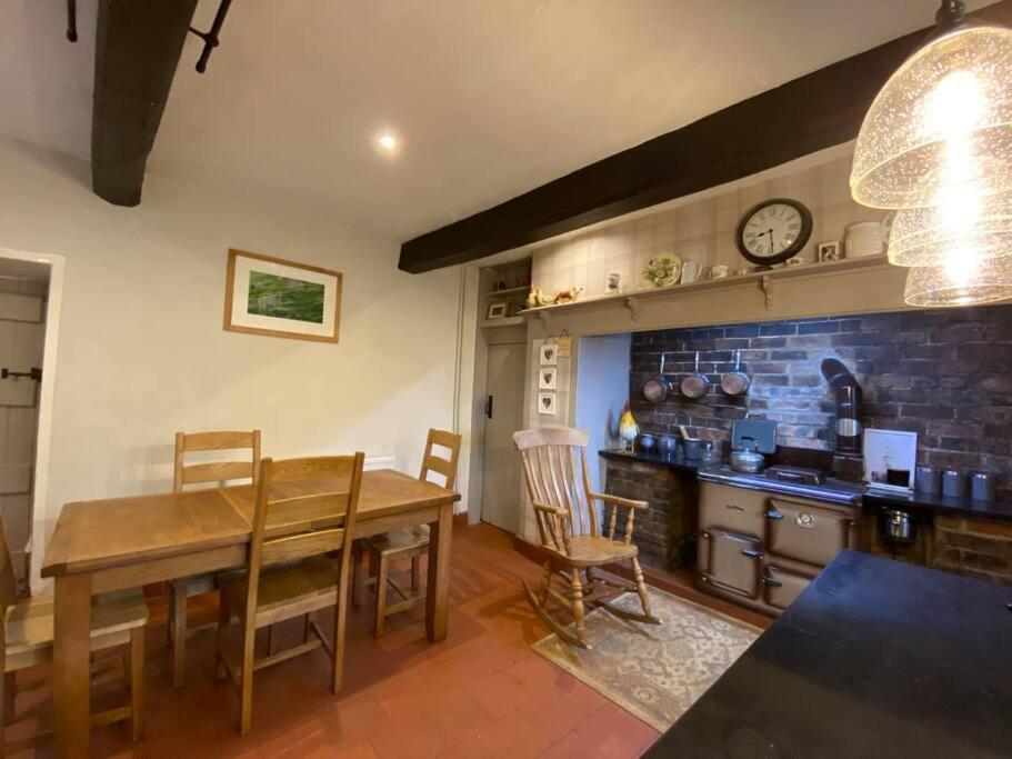Farmhouse Cottage Set In Beautiful Countryside Oswestry Buitenkant foto